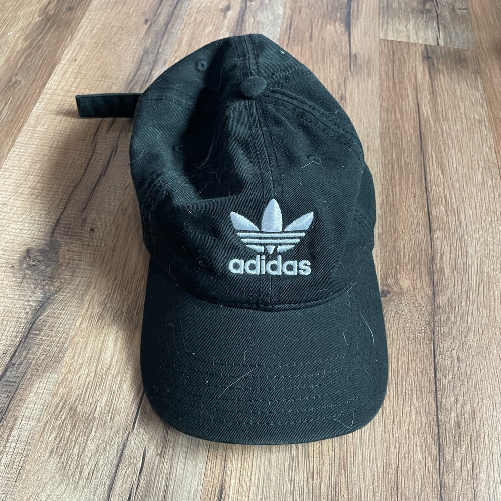 black adidas baseball hat.